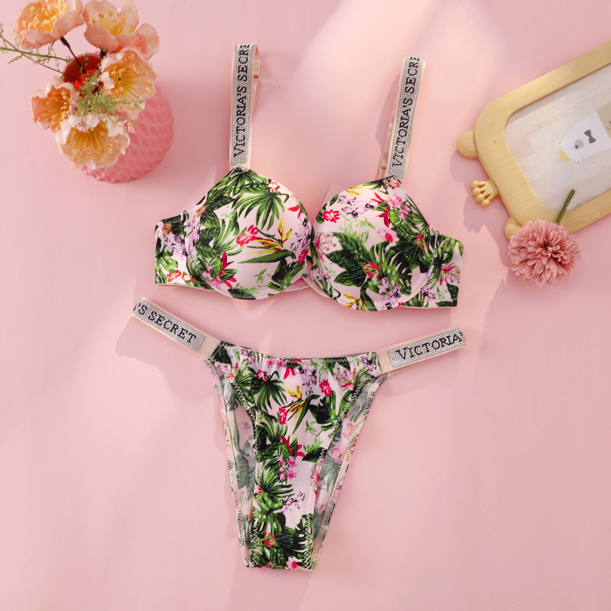Victoria's Secret Push Up Bra  - Beauty Makeup Louis Vuitton recension och pris