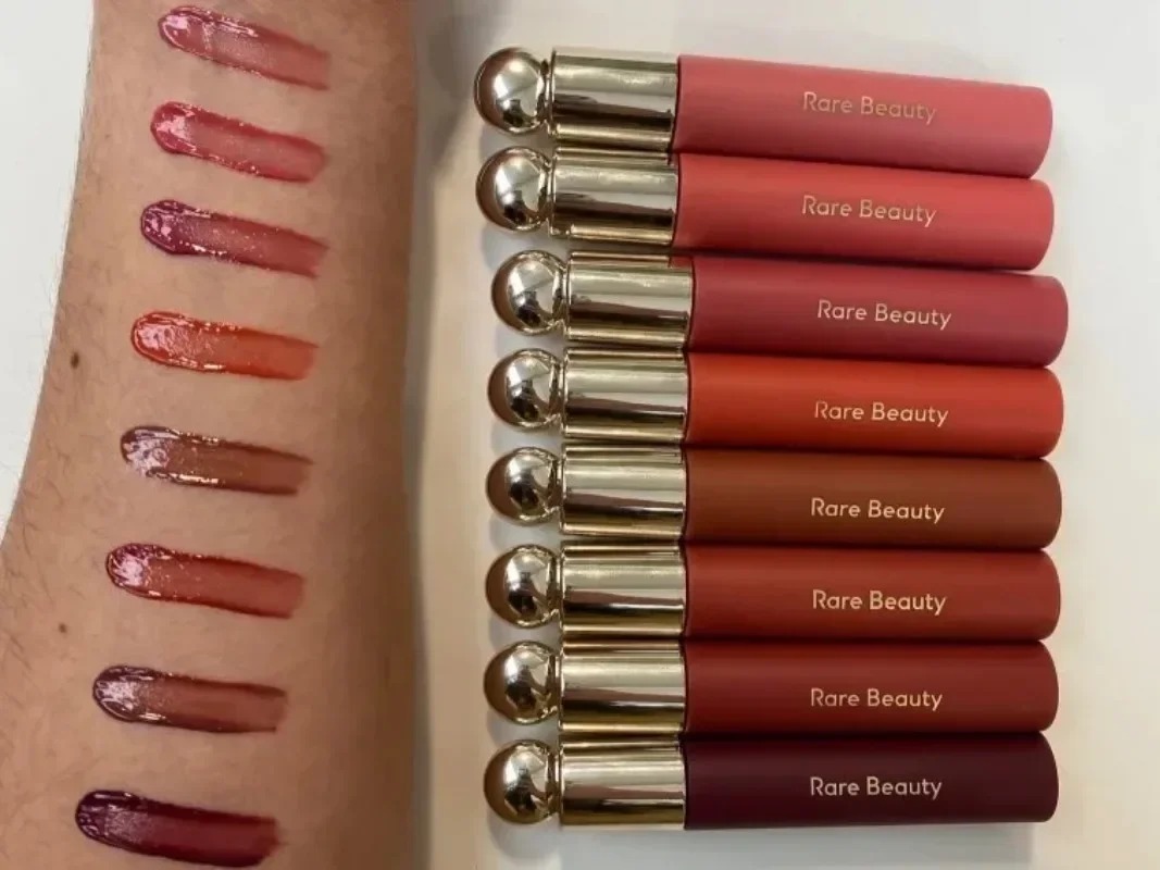 Rare Beauty New Smooth Liquid  - Rare Beauty Makeup Kit recension och pris