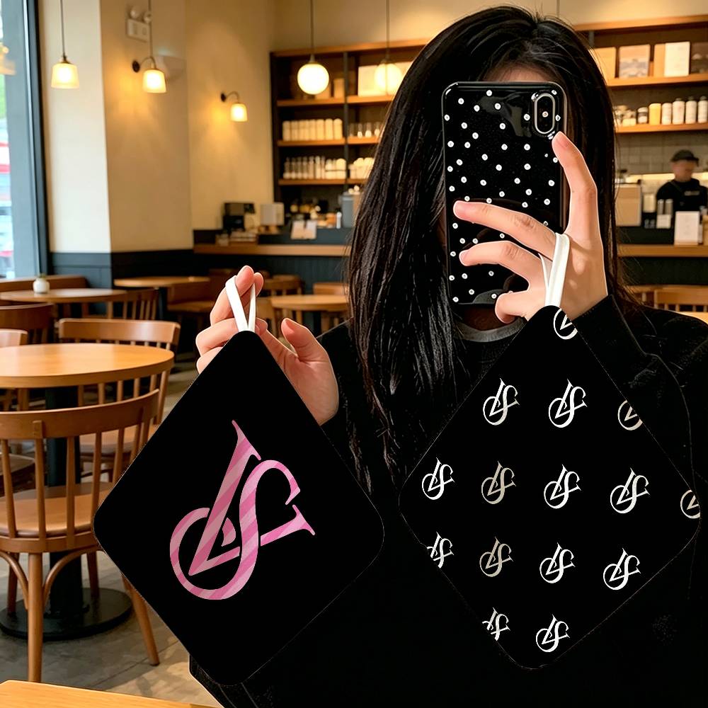 logo Hanging Style Hand Wiping - Beauty Makeup Louis Vuitton recension och pris