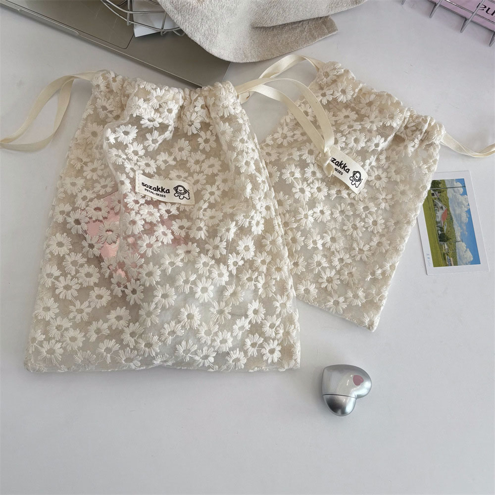Lace Embroidered Daisy Mesh Dr - Beauty Preservation Makeup Bag recension och pris