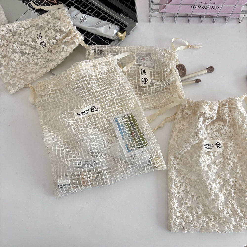 Lace Embroidered Daisy Mesh Dr - Beauty Preservation Makeup Bag recension och pris